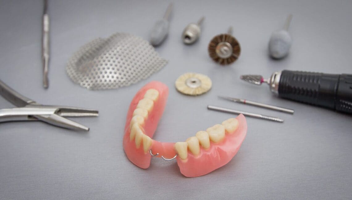 Зубное протезирование